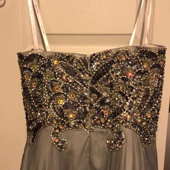 Angela & Alison Grad Dress - Picture 4 of 6